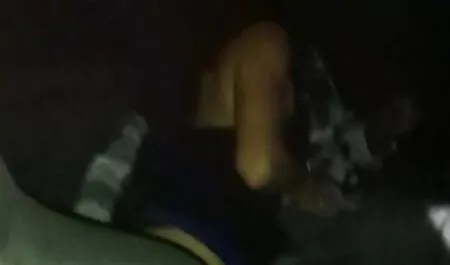 Die trut scheurde bijna haar mond en kont met een pornoxxx ro harde neuker.