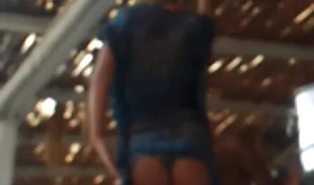Ze was een magere vrouw zonder haar nieuwe jeans uit te doen. gratis sexfilms hd