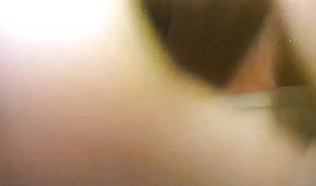 Zie de naakte schoonheid in film porno gratis cu alina plugaru de badkamer