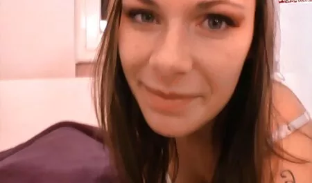 Gepassioneerd Blondje stimuleert haar gat in filme cu femei desbracate haar mooie kont