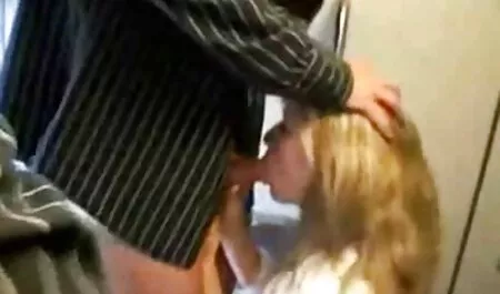 Gevangen filmeporn in een jonge brunette anaal