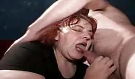 Kom voorzichtig en diep pornocu femei mature binnen op dit punt