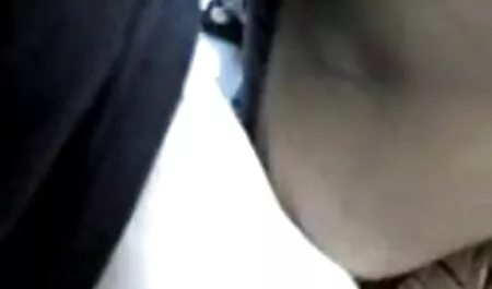 Yui Hatano eet pikken als een engel filmepornocu eleve en gaat onder haar hoofd.