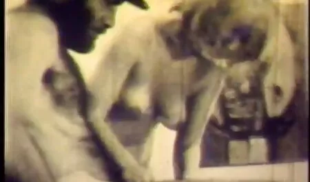 Het is een val! Twee jonge mannen verkrachtten een wrede vrouw. filme porno cu mature online