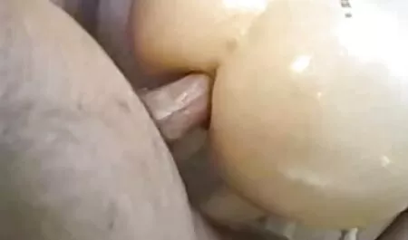 De atleet film porno romin werd verleid door de coach en kreeg een lesbische eend.