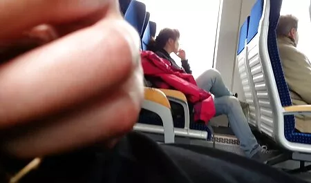 De vrouw kwam aan het werk, droeg kleren, maar de man kwam en pornoxxx ro moest haar kleren irriteren.