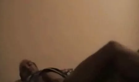 Stripdans lessen gingen door met de fallus. film porno cu negre