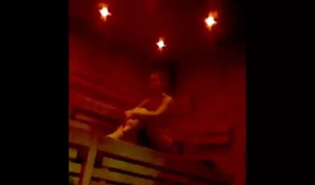 Drukke huisvrouw scheurde een verborgen agent in film pprno xxx zijn kont.