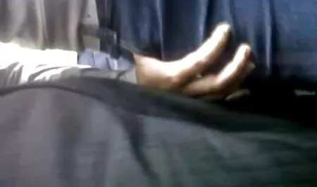 Vriendin steekt haar vinger in haar poesje uit het raam gratis sexfilms hd