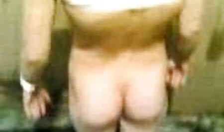De man botst tegen gratis sex film xxx handvatten en laat er een komen.