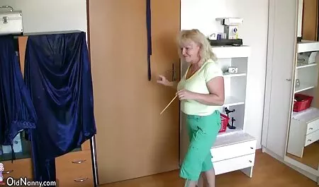 Mijn moeder zoog de lul van haar zoon futai video gratis en oma nam ze mee.