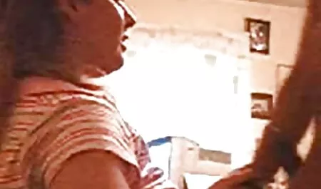 Mijn moeder leert haar dochter filme xxx on line gratis hoe ze goed moet neuken.