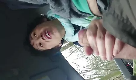 Laat haar poesjes zien filme erotice fara intrerupere op onebcam.