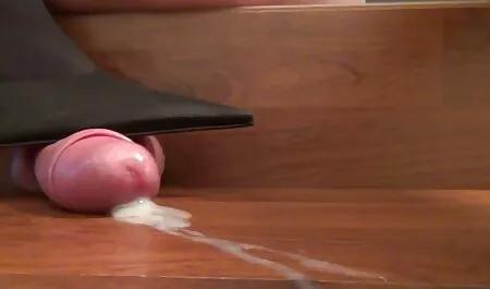 De schoonheid toont haar sappige filmexxxcu frate si sora gaten op etbcebcam.