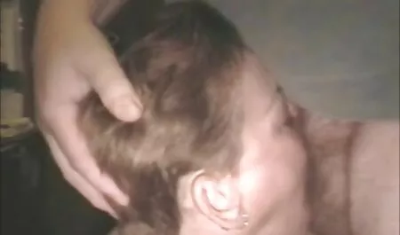 Taal bij de ingang van film porno cu negre Petersburg