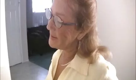 Slim Sveta film porno gratis tube is tevreden met een dildo.