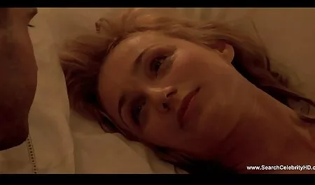 Een schattig rood meisje dat seks heeft met haar vriend. filme erotice fara intrerupere