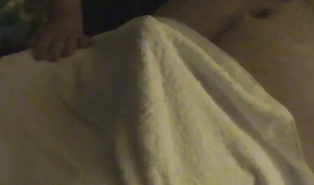Mijn moeder vroeg haar cele mai noi video porno zoon om haar te beschermen.