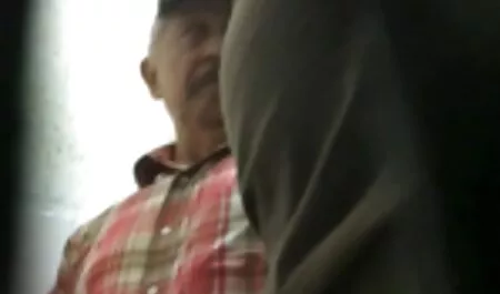 Wardardard en neuken op de sex video fete bank dronken vriend
