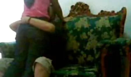 Orale seks met je vriendin terwijl filmepornom je Porno kijkt.