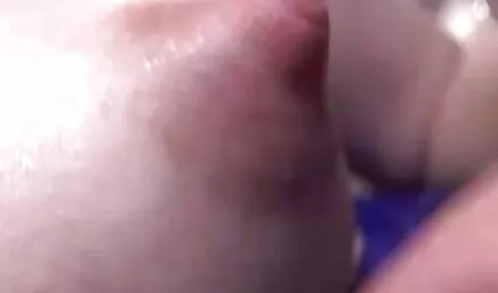 Mega Busty filme porno internet Zuigt Lullen